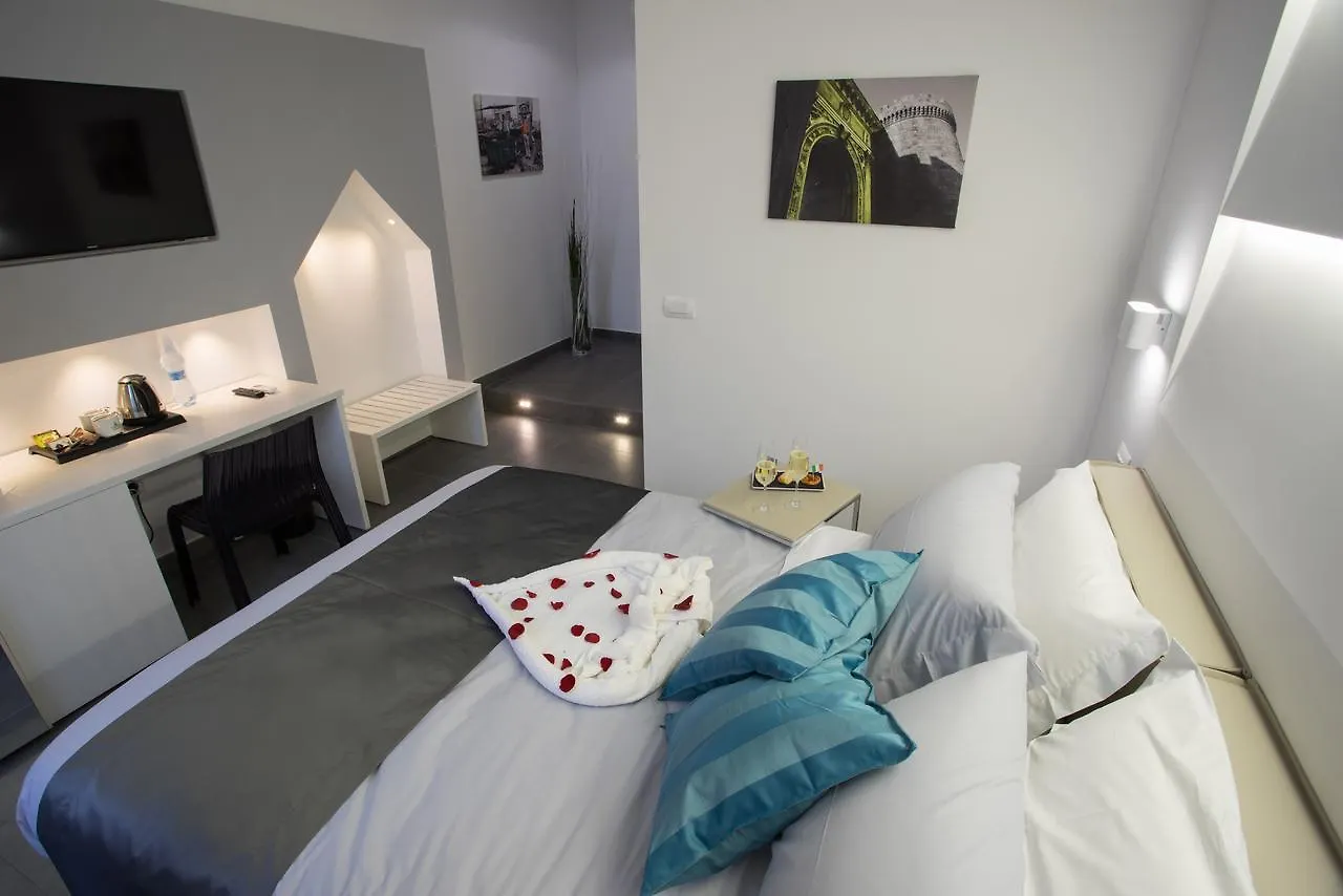 Twice - Naples Bed & Breakfast 2*,  Italy