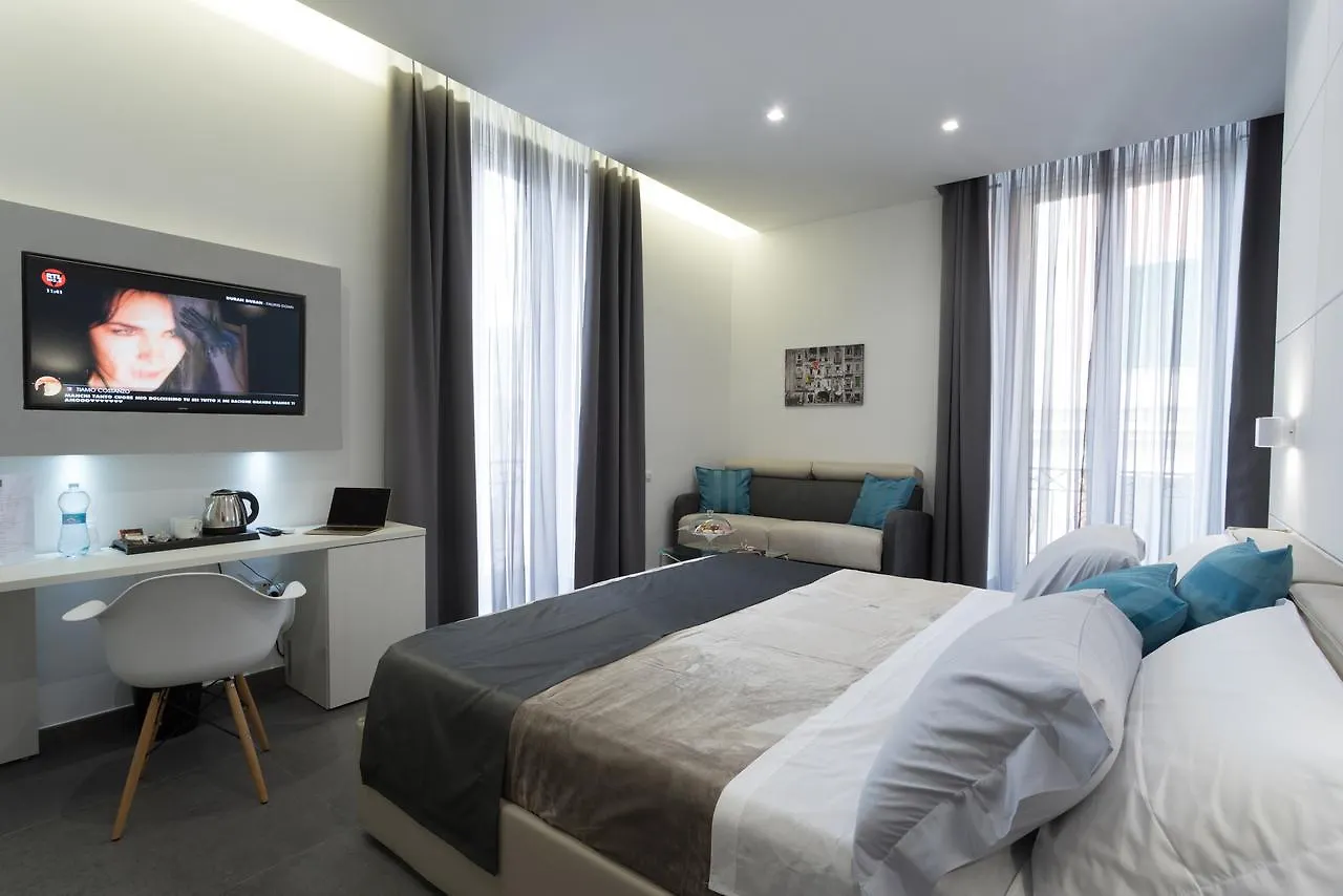 **  Twice - Naples Bed & Breakfast Italy
